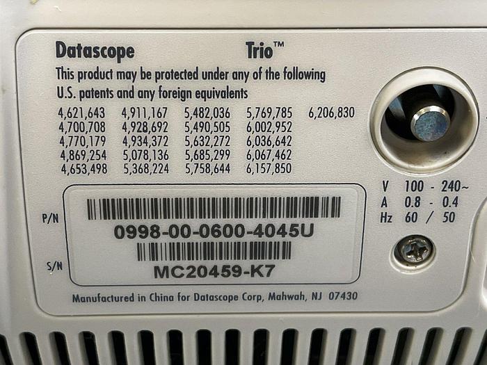 Gebraucht Datascope Trio Patientenmonitor auf Trolley mit 2x Manschette, EKG Kabel und SpO2 Fingersensor