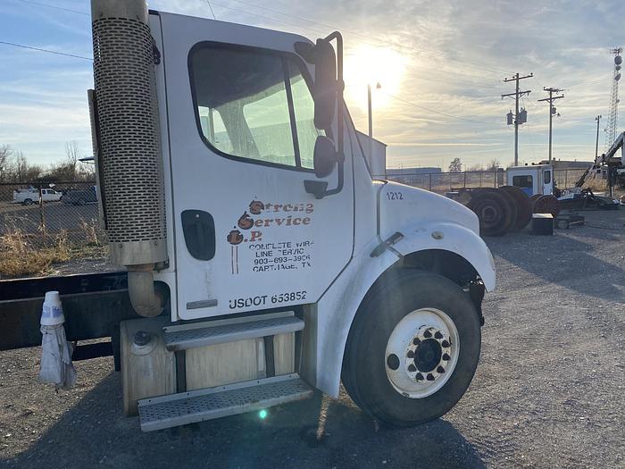 Used 2005 Freightliner Cab chassis