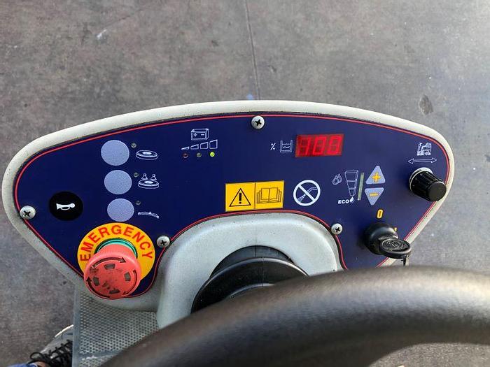 Usato LAVASCIUGA UOMO A BORDO NILFISK BR 751