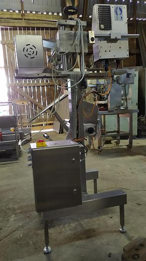 Used Etykieciarka na etykiety samoprzylepne z klejeniem etykiety na opakowaniu od spodu ,,UNILOGO"