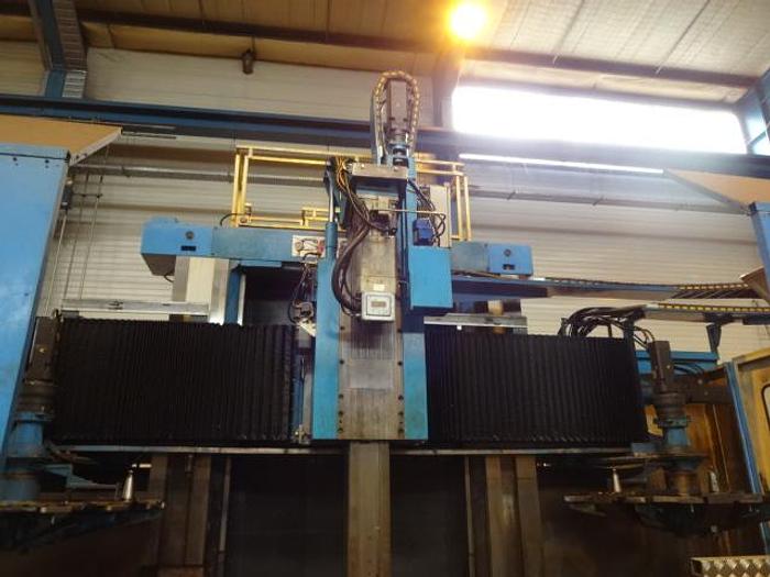 D'occasion TITAN Tour vertical CNC 3 axes avec fraisage