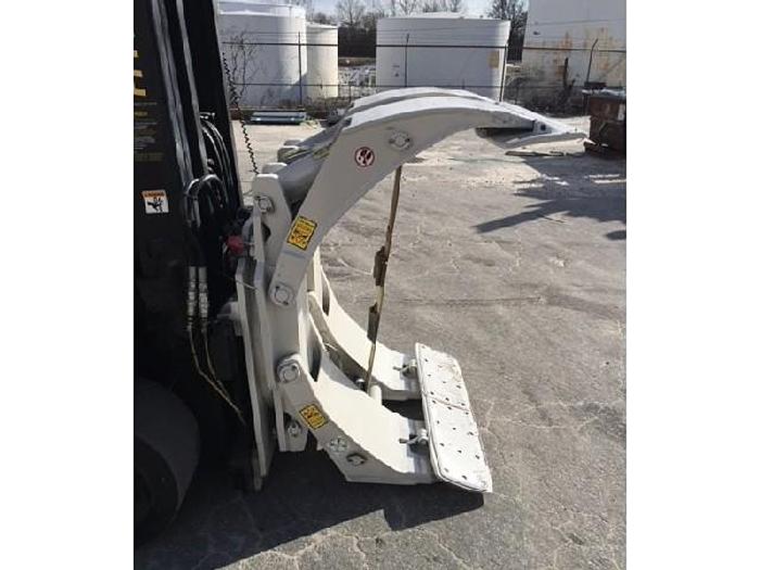 Used 51" CASCADE ROLL CLAMP MODEL 77F-RCP-383 MFG. 2011 CLASS IV MAST