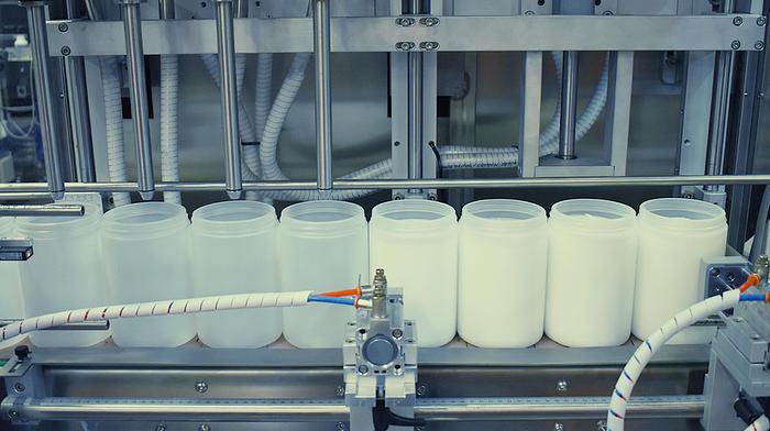 Línea de llenado, taponado y etiquetado de cremas - RTE4U