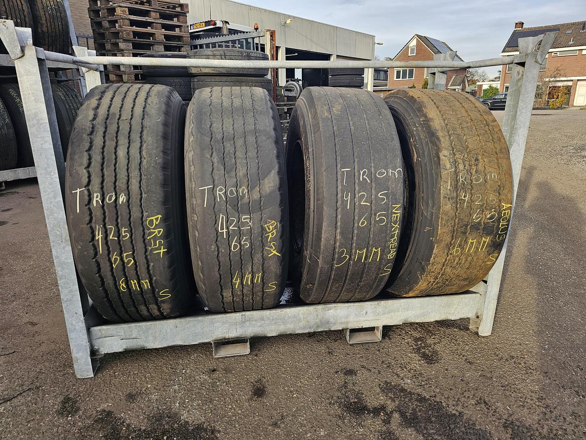 Gebruikt 2010 BRIDGESTONE R 164 | TRAILER BAND | 425/65 R 22.5 | 8-4-3-6 MM PROFIEL.