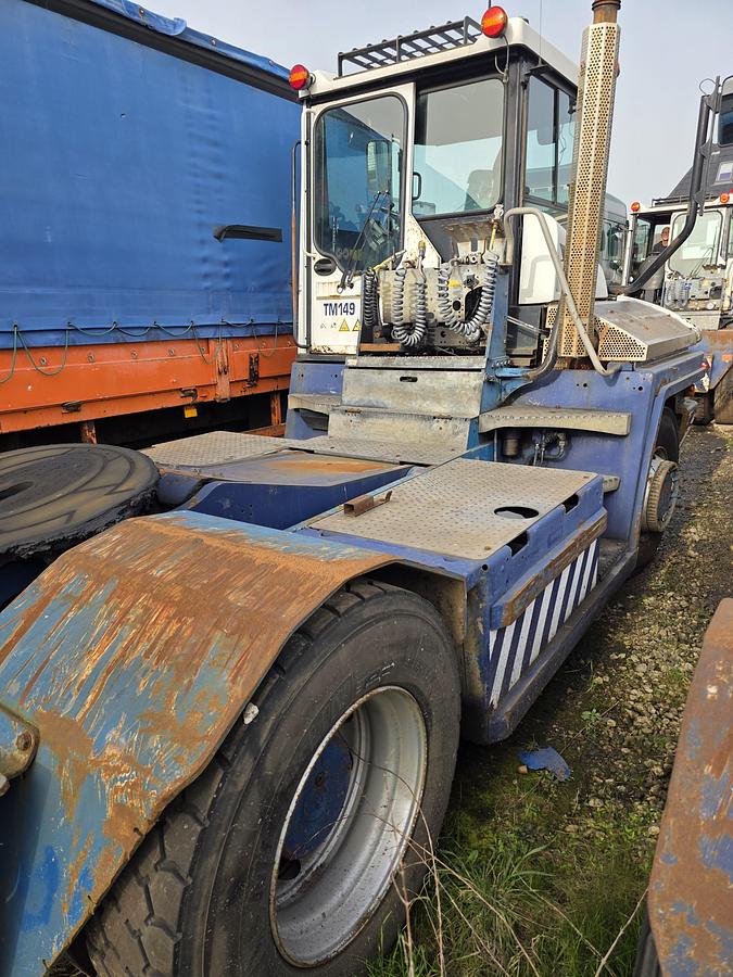 Gebruikt 2011 TERBERG RT283 | TERMINAL TRACTOR 4X4| TURNING CHAIR. | AUTOMATIC GEAR | NOT RUNNING.