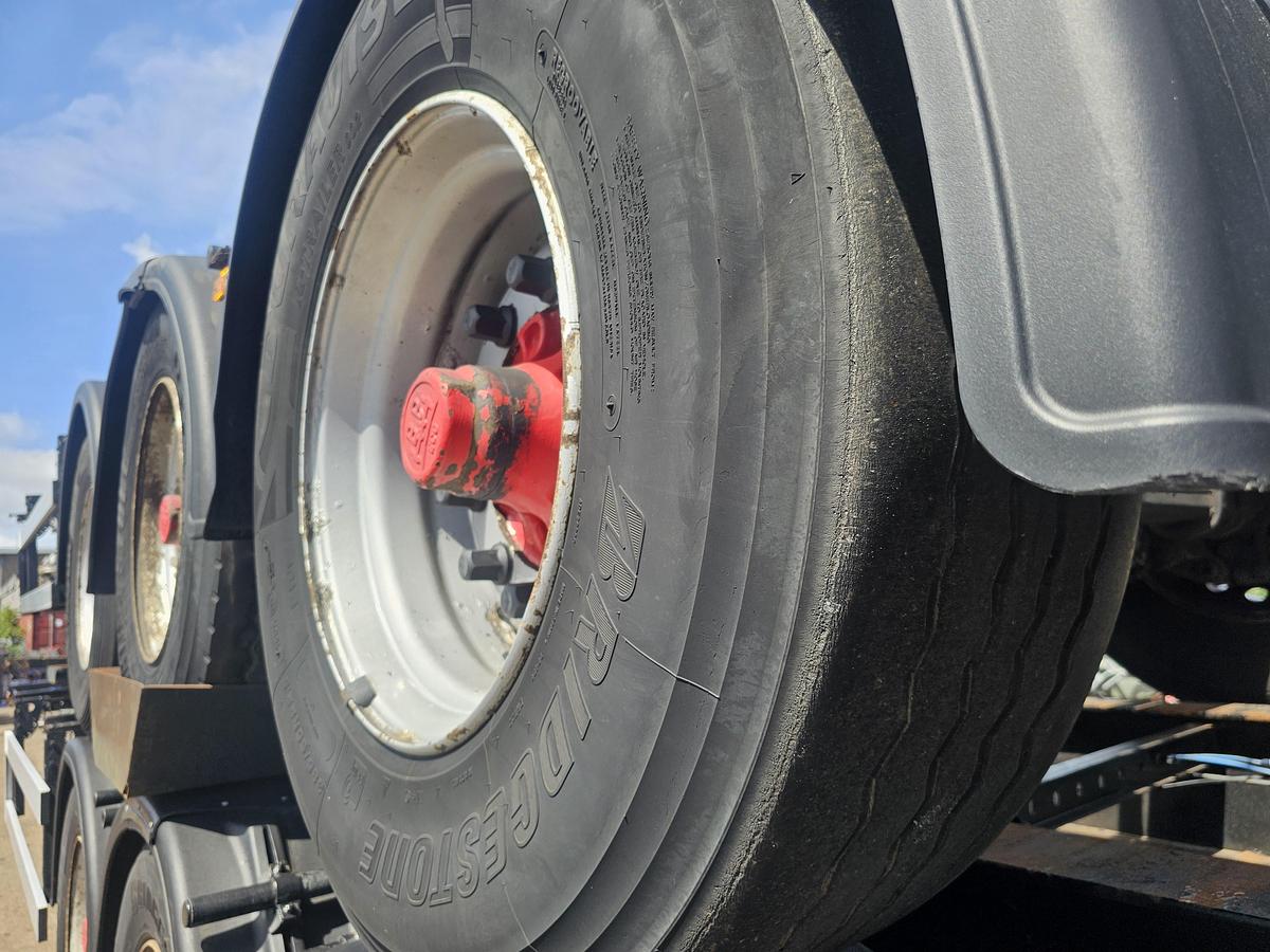 Gebruikt 2000 GROENEWEGEN 45.07 CC-12-27 / 45 FT AND 40 FT CHASSIS BPW DISC. APK/TUV. 15-02-2027. PRIJS PER STUK.