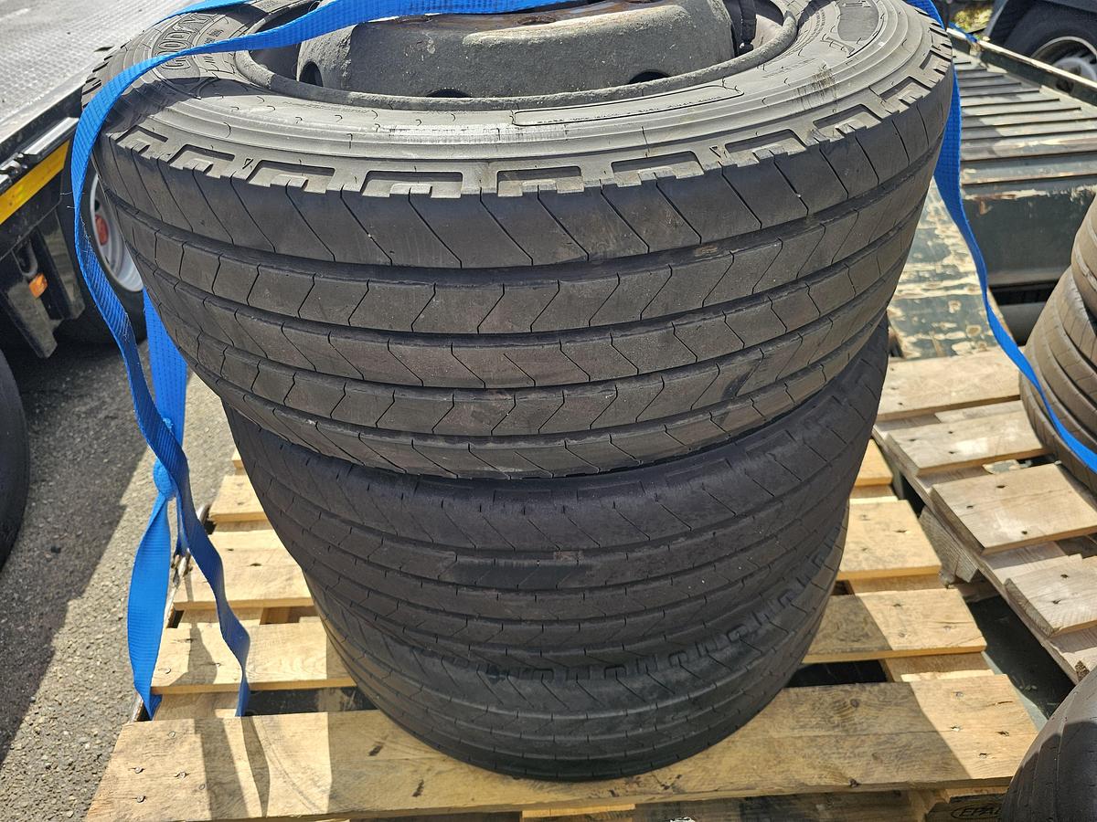 Used 2015 good year K MAX T | 265/55 R 19.5 | trailer tire | with rim 8 holes|