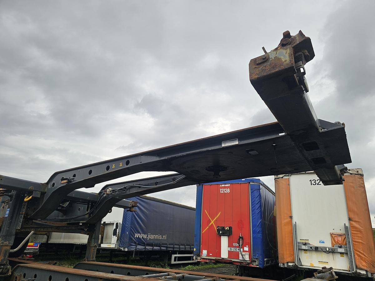 Gebruikt 2006 Krone sd- fixed 40 foot chassis - with 2 x 20 foot connection -20 foot middle - the one above