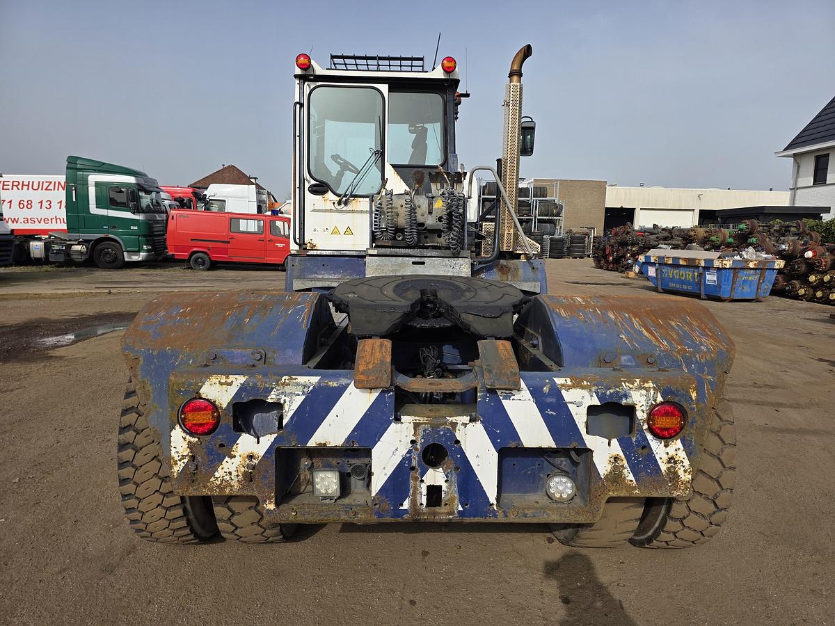 Gebruikt 2011 TERBERG RT283 | TERMINAL TRACTOR 4X4| TURNING CHAIR. | AUTOMATIC GEAR | 24846 hOURS.