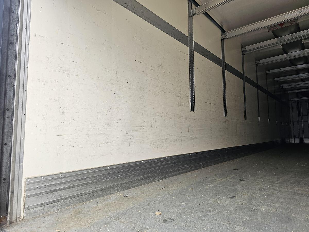 Gebruikt 2012 CHEREAU B3 /CITY TRAILER /STEERING AXLE/LIFT AXLE / 11.80 LONG /LOADING LIFT/ BPW DISC / CARRIER FRIDGE.