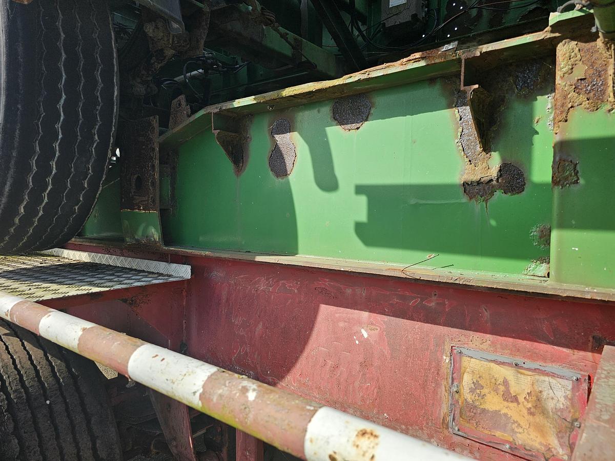 Used 1996 stack of 20 foot chassis groenewegen and Renders Bpw drum Steel suspension. 20 foot