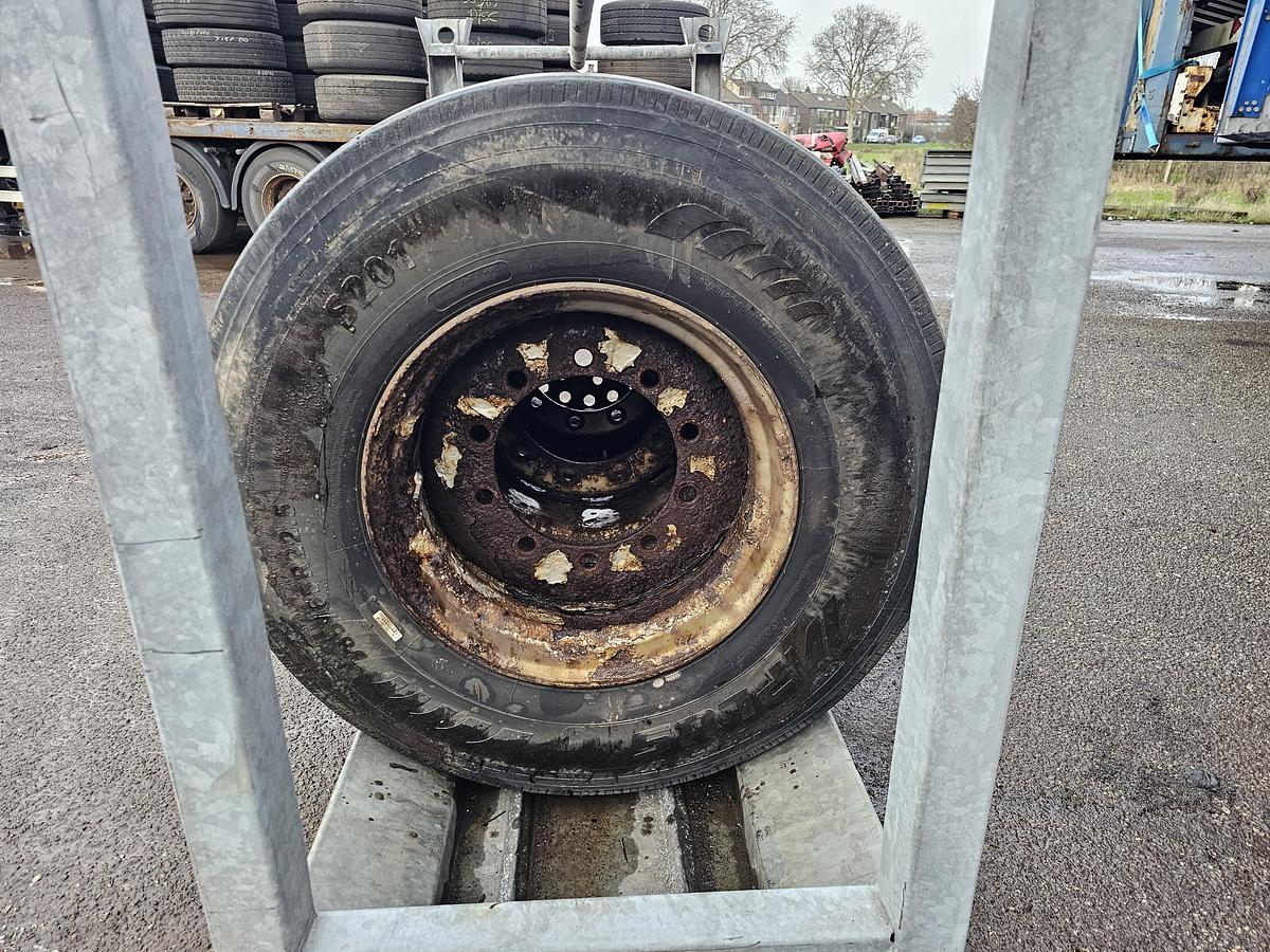 Gebruikt FIRESTONE / LEAD / NEXT TREAD/ TRAILER TIRE.