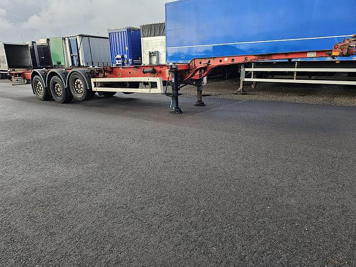 Used 2004 Krone| Sd 27| fixed chassis | 40 ft 2 x20 ft | light weight | 4870 kg.