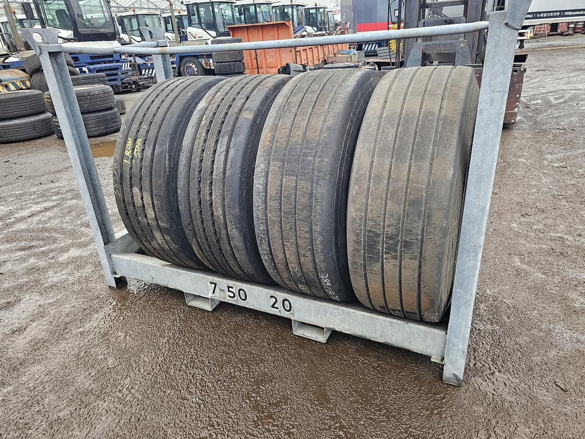 Gebruikt DUNLOP SEMPERIT. TRAILER TIRE