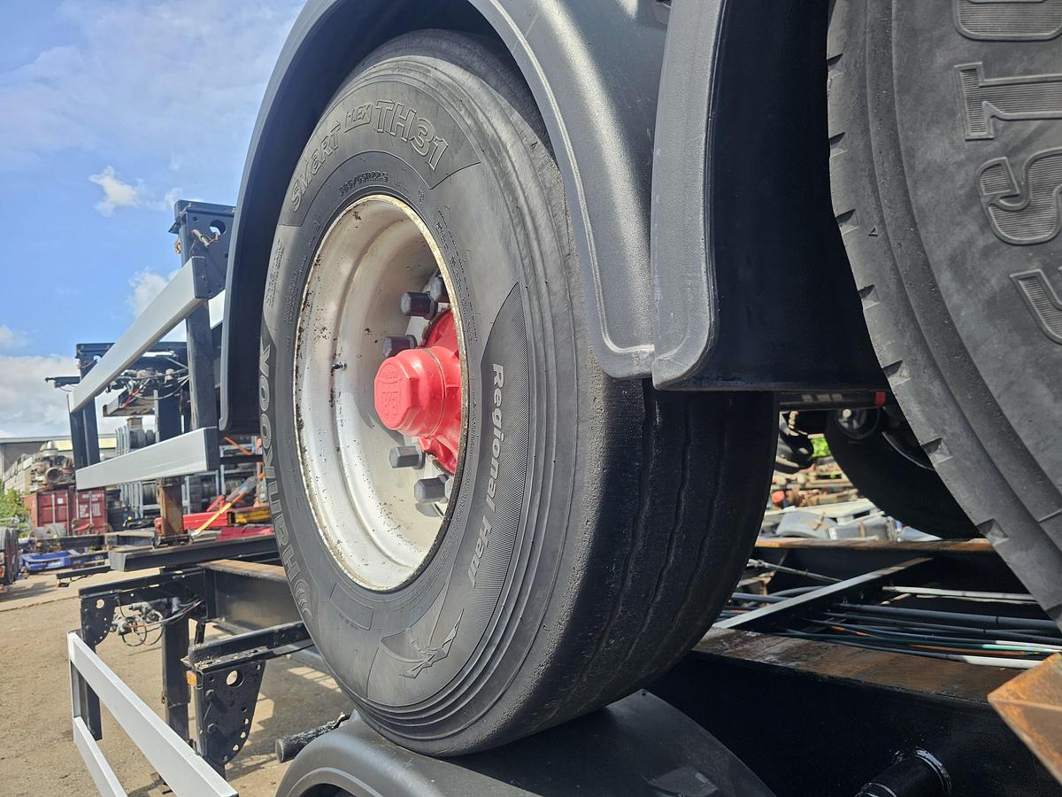 Gebruikt 2000 GROENEWEGEN 45.07 CC-12-27 / 45 FT AND 40 FT CHASSIS BPW DISC. APK/TUV. 15-02-2027. PRIJS PER STUK.