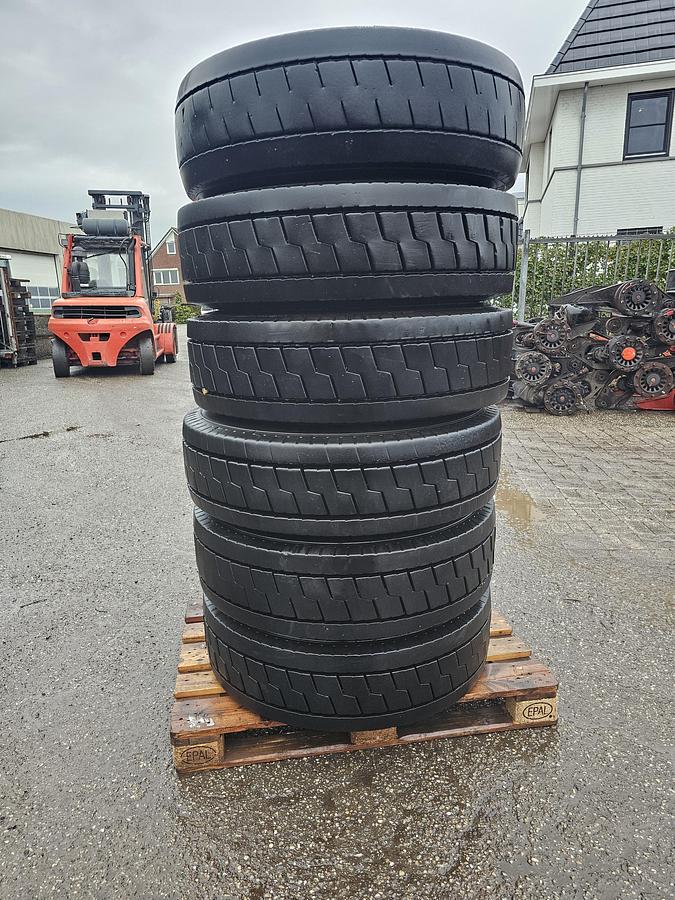 Gebruikt 2015 MICHELIN 280/75 R 22.5 TERMNAL TRACTOR TIRE EXTRA HEAVY DUTY.