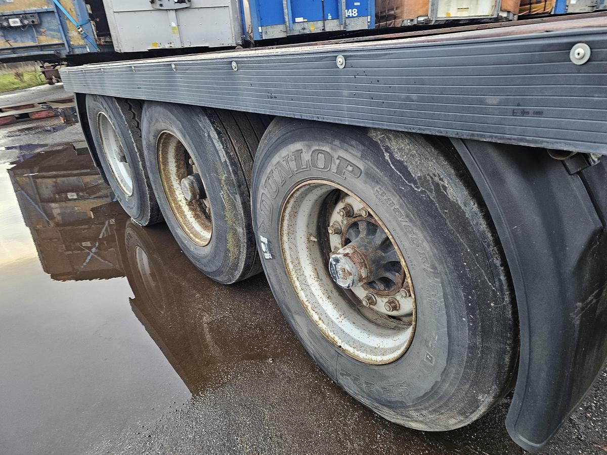 Gebruikt 1995 VAN HOOL 94/3067. flat container chassis all connections./ Bpw drum.