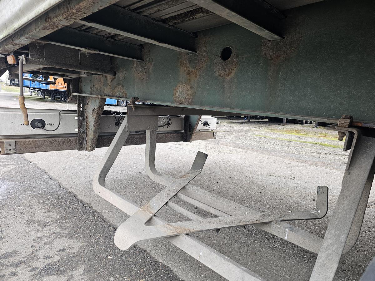 Gebruikt 2004 FREUHAUF T39B 3 AXLE CURTAINSIDE |OPEN ROOF | BPW AXLES.