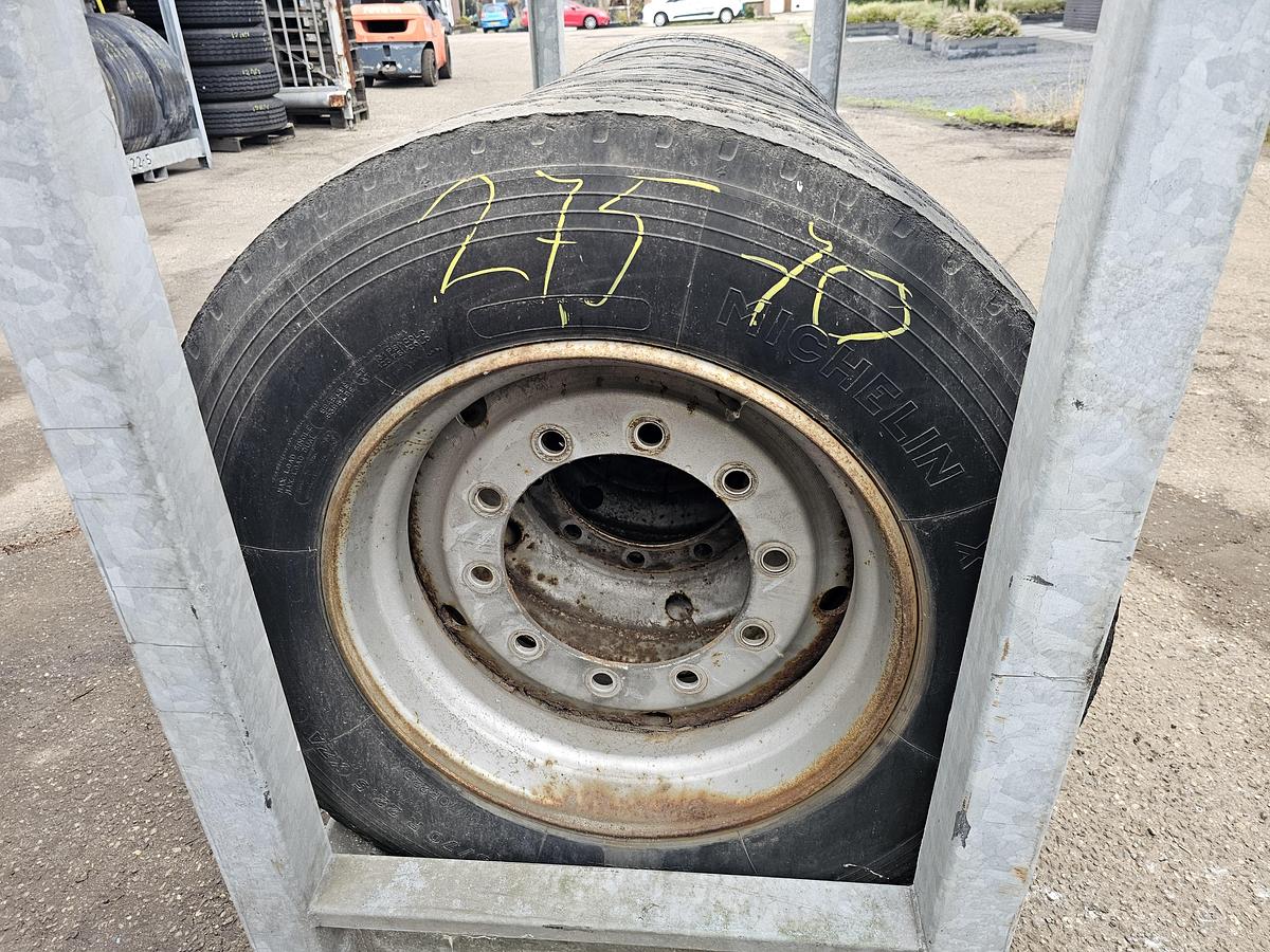 Gebruikt 2004 MICHELIN TRAILER TIRES 275/70 R 22.5 OM RIM SINGLE MONTAGE.