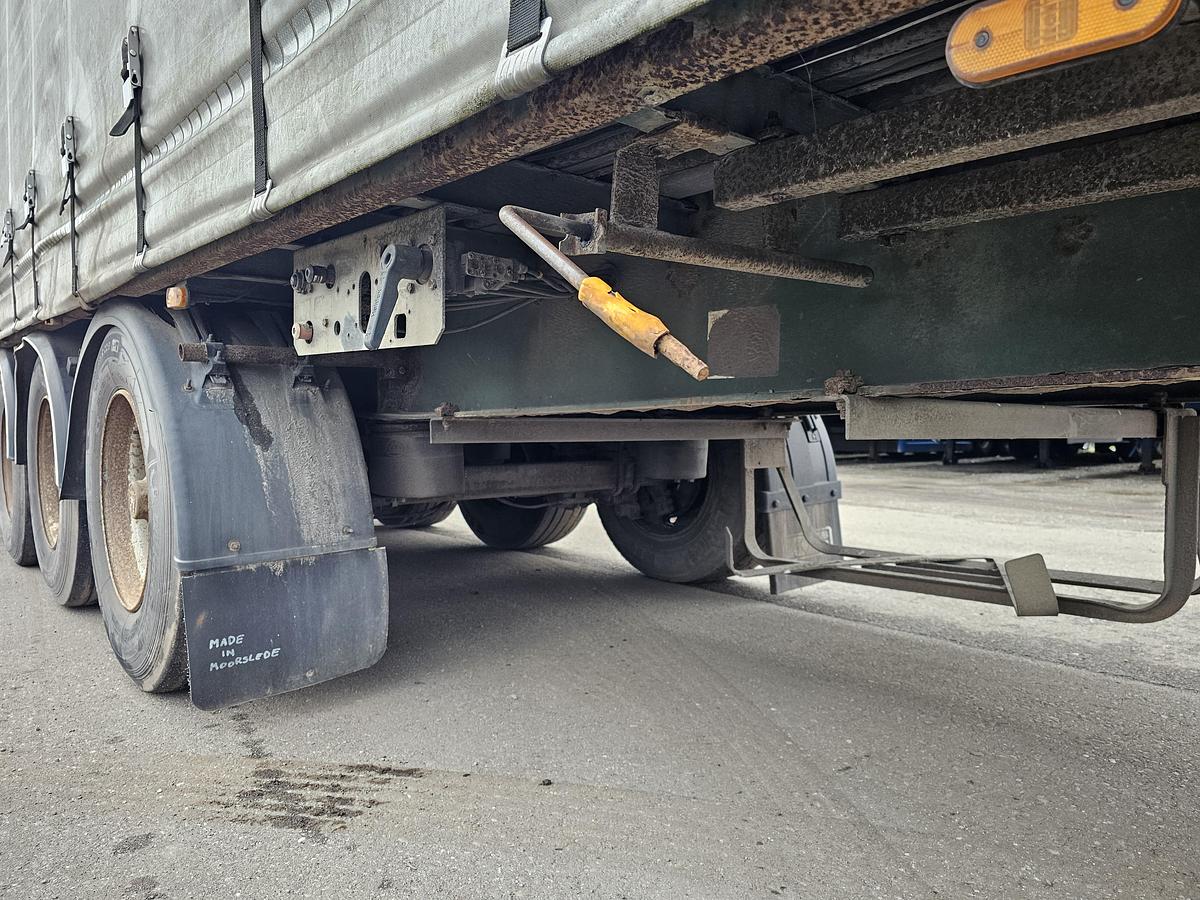 Gebruikt 2004 FREUHAUF T39B 3 AXLE CURTAINSIDE |OPEN ROOF | BPW AXLES.