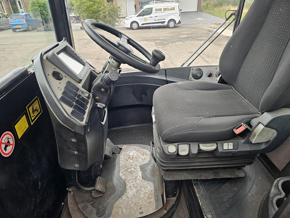Gebruikt 2017 TERBERG RT283 /TERMINAL TRACTOR 4X4/ TURNING CHAIR. /AUTOMATIC GEAR /19208 HOURS