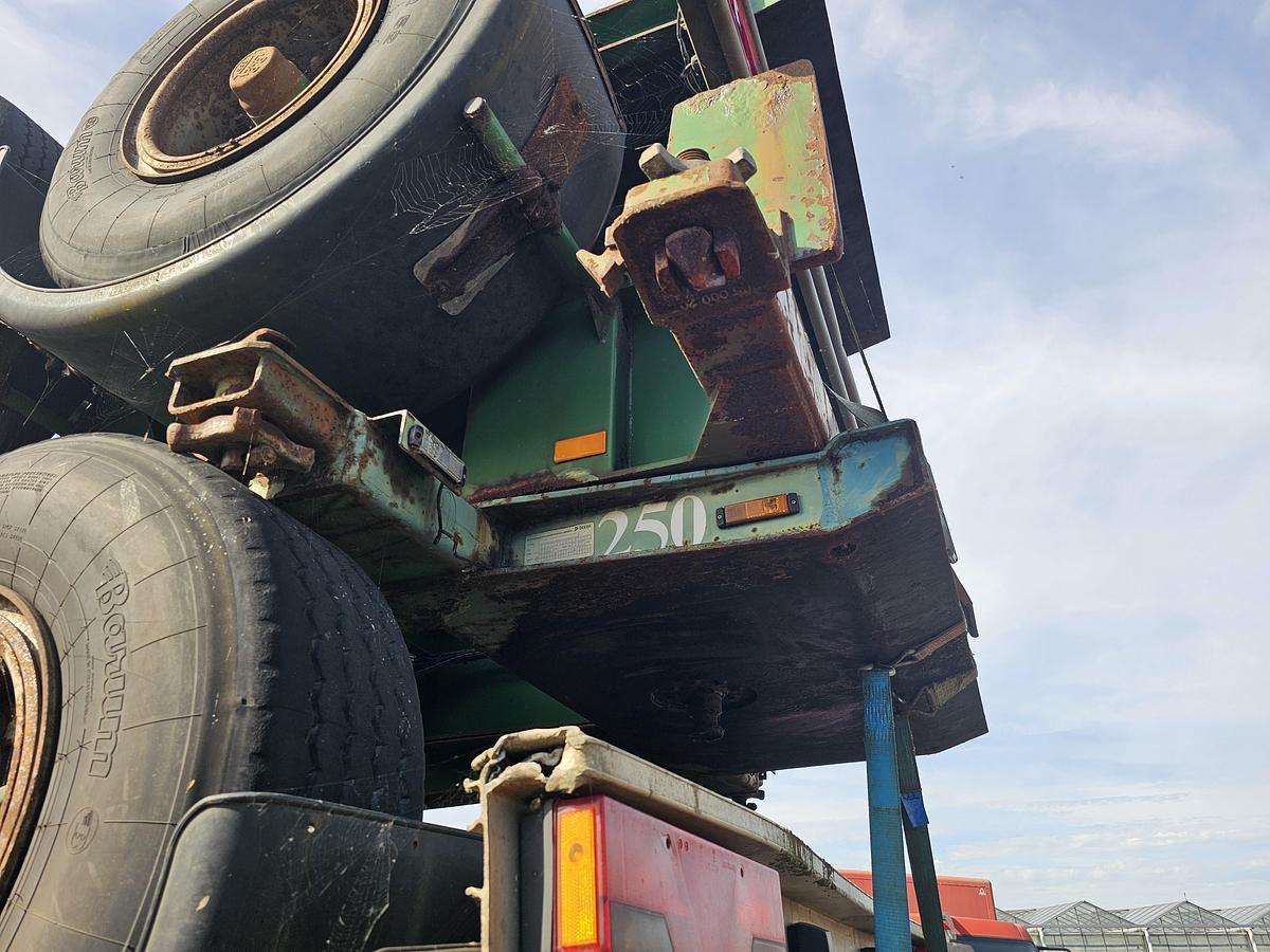 Used 1996 stack of 20 foot chassis groenewegen and Renders Bpw drum Steel suspension. 20 foot