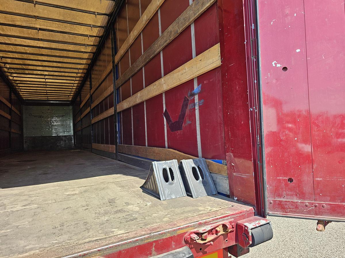 Used 2000 schmitz S01 | SLIDING ROOF | 2 LIFT AXLES| NICE HOLLAND TRAILER| SAF DISC.