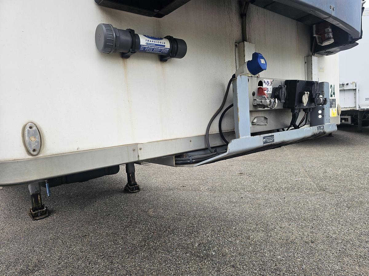Gebruikt 2012 CHEREAU B3 /CITY TRAILER /STEERING AXLE/LIFT AXLE / 11.80 LONG /LOADING LIFT/ BPW DISC / CARRIER FRIDGE.