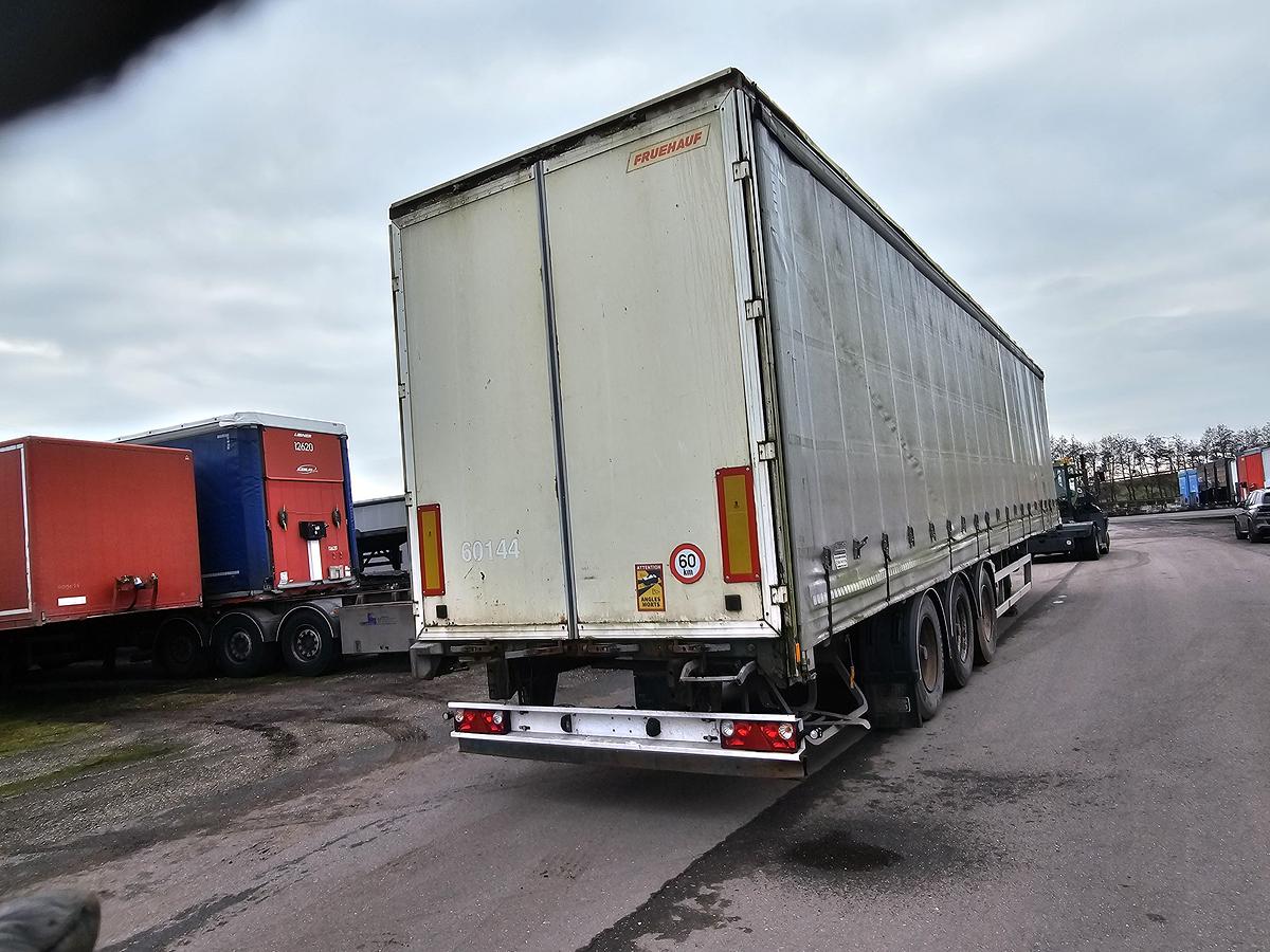 Gebruikt 2004 FREUHAUF T39B 3 AXLE CURTAINSIDE |OPEN ROOF | BPW AXLES.