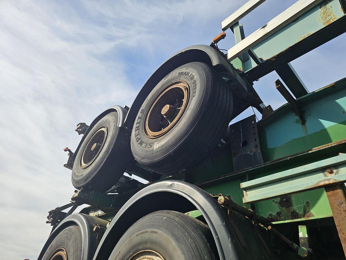 Used 1996 stack of 20 foot chassis groenewegen and Renders Bpw drum Steel suspension. 20 foot