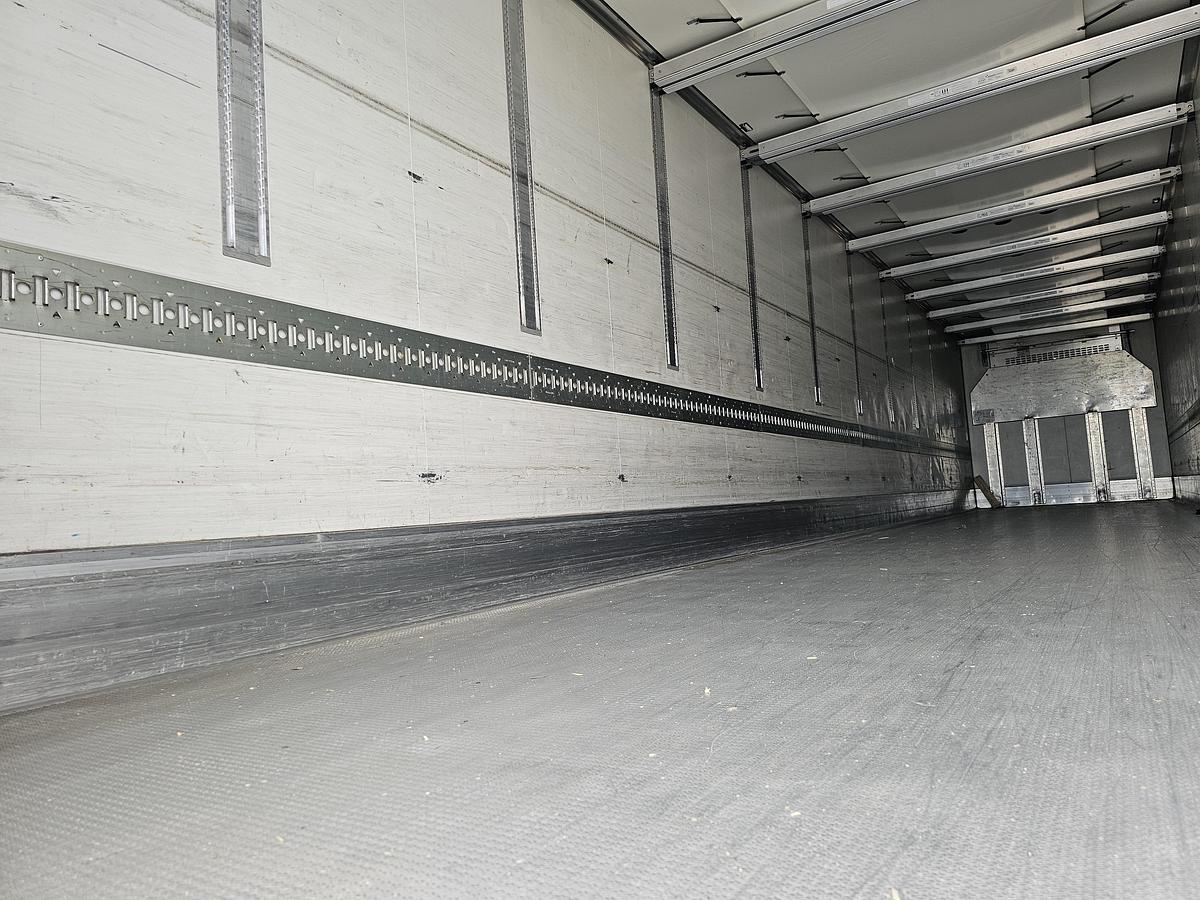 Gebruikt 2011 KRONE SD|DOPPELSTOCK | CARRIR VECTOR 1550| BPW DISC | APK /TUV 26-08-2016 |LOADING LIFT | 2 LIFT AXLES.