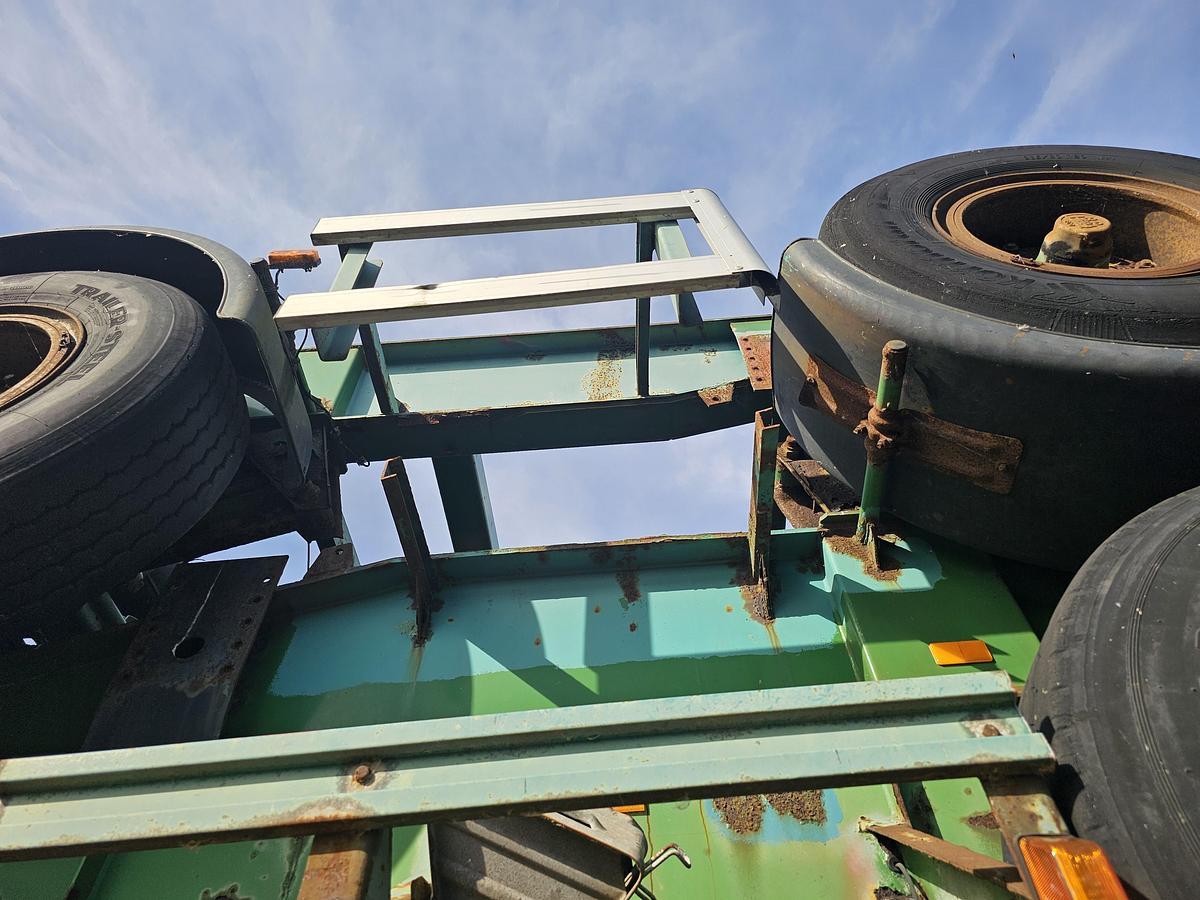 Used 1996 stack of 20 foot chassis groenewegen and Renders Bpw drum Steel suspension. 20 foot