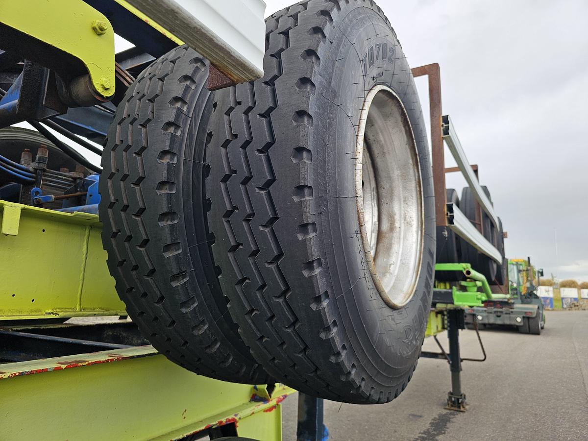 Used 1990 divers 40 ft gooseneck  steel suspension double tires.