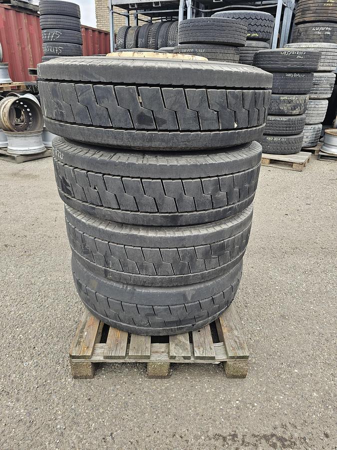 Used 2010 MICHELIN 280/75 R 22.5 TERMINAL |TREKKER BANDEN |LOADINDEX 168| 5800 kg per band . industrieband.