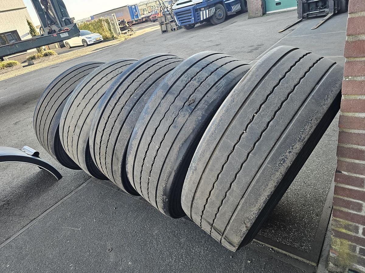 Gebruikt 2015 CONTINENTAL | 385/65 R 22.5. Conti Hybrid Ht 3 |on light metal rim.