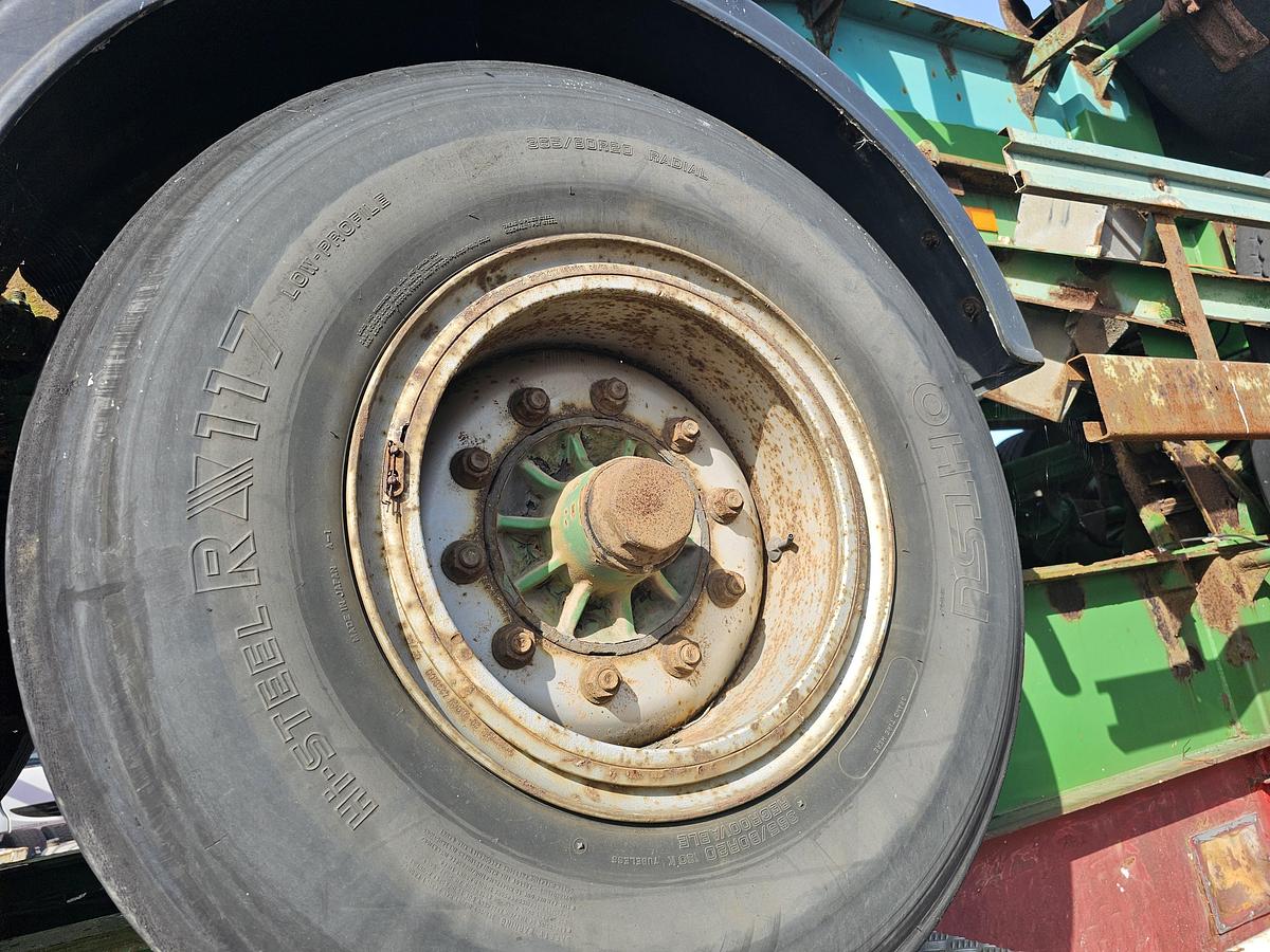 Used 1996 stack of 20 foot chassis groenewegen and Renders Bpw drum Steel suspension. 20 foot