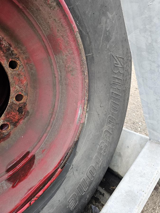 Gebruikt 2010 BRIDGESTONE R 164| TRAILER BAND 425/65 R 22.5 |6/4 MM PROFIE  MET VELG