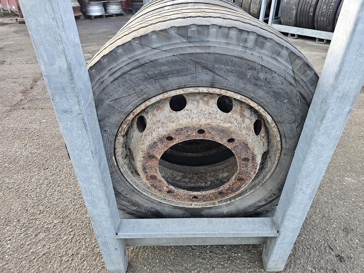 Gebruikt 2005 DIVERS TRAILER TIRE. 275/70 R 22.5