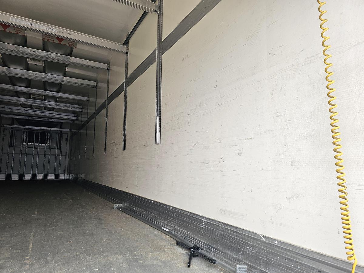 Gebruikt 2012 CHEREAU B3 /CITY TRAILER /STEERING AXLE/LIFT AXLE / 11.80 LONG /LOADING LIFT/ BPW DISC / CARRIER FRIDGE.