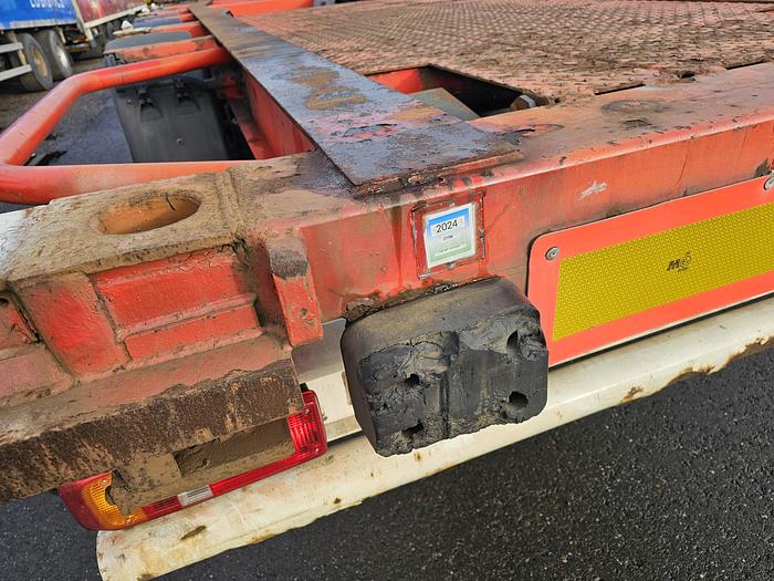 Used 2004 Krone| Sd 27| fixed chassis | 40 ft 2 x20 ft | light weight | 4870 kg.