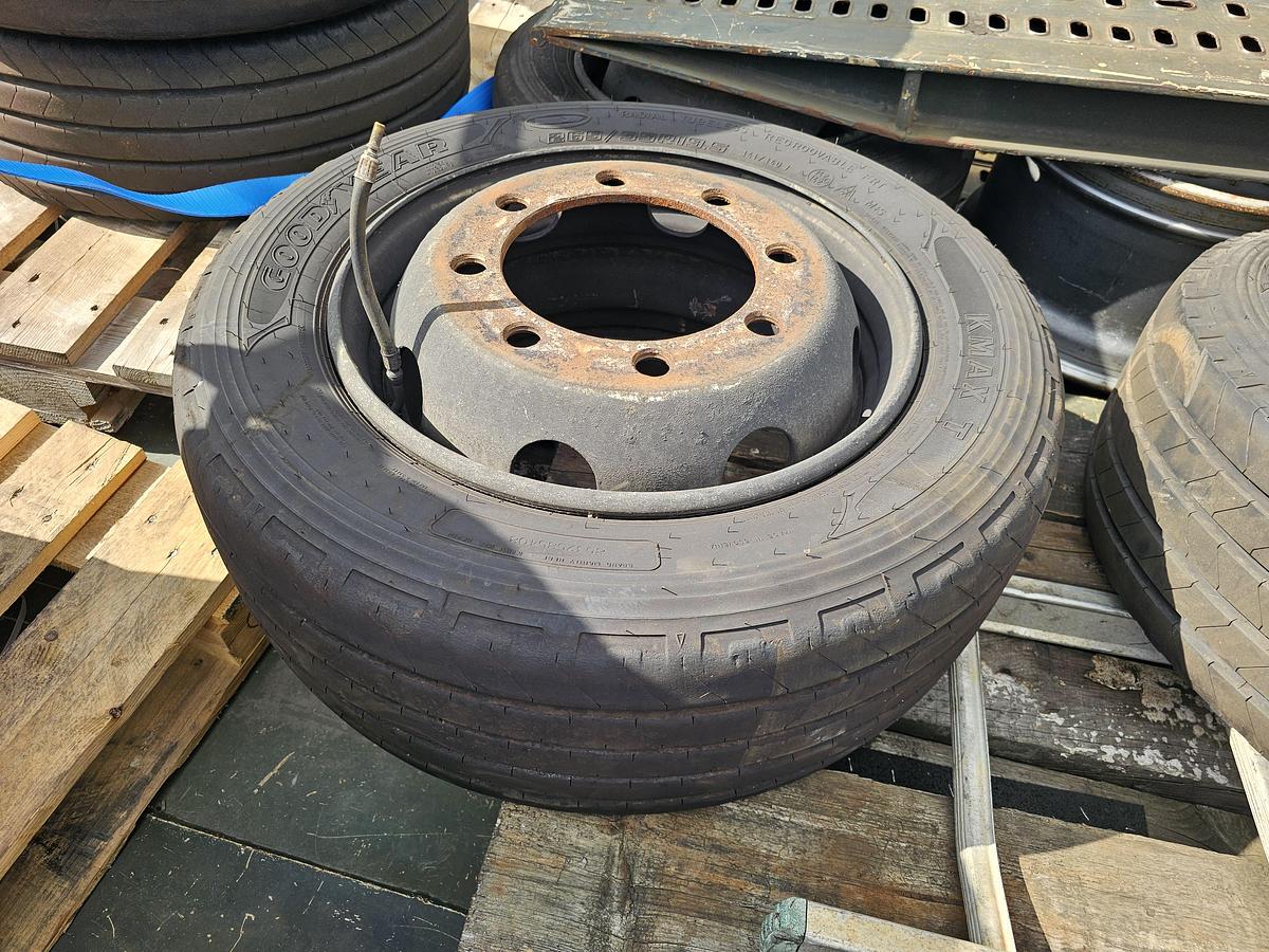 Used 2015 good year K MAX T | 265/55 R 19.5 | trailer tire | with rim 8 holes|