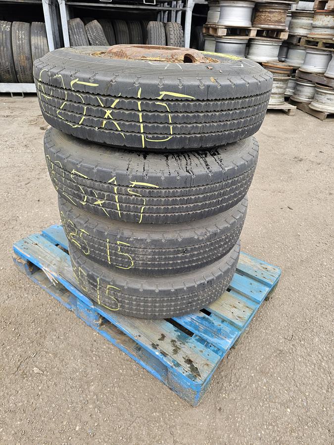 Gebruikt 1990 PIRELLI FR 12  825/R 15 | LOWLOADER TIRES.