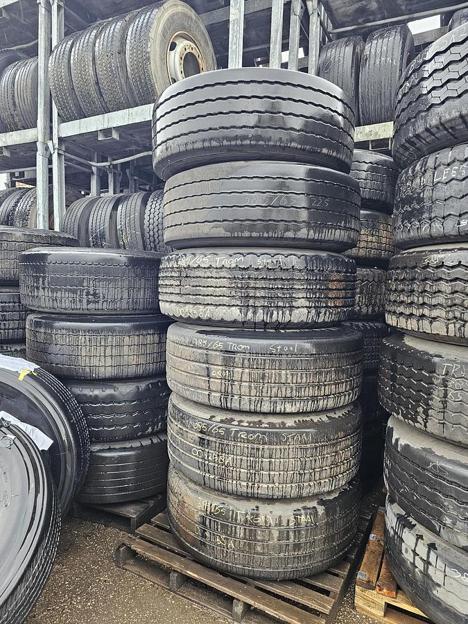 Used 2010 Bridgestone / Dunlop / Firestone 385 /65 and 385/55 R 22.5