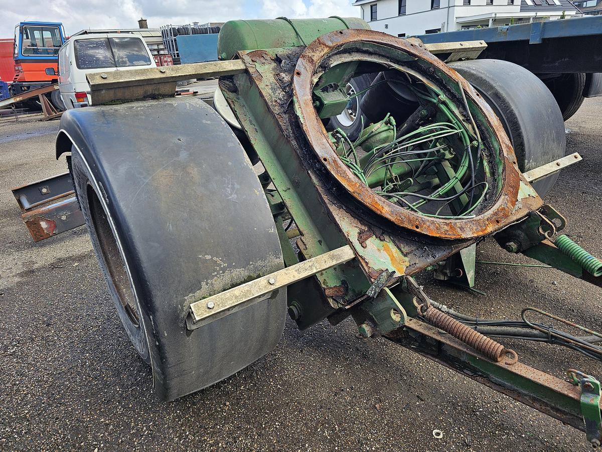 Used 2010 VAN HOOL dolly 2 pieces.