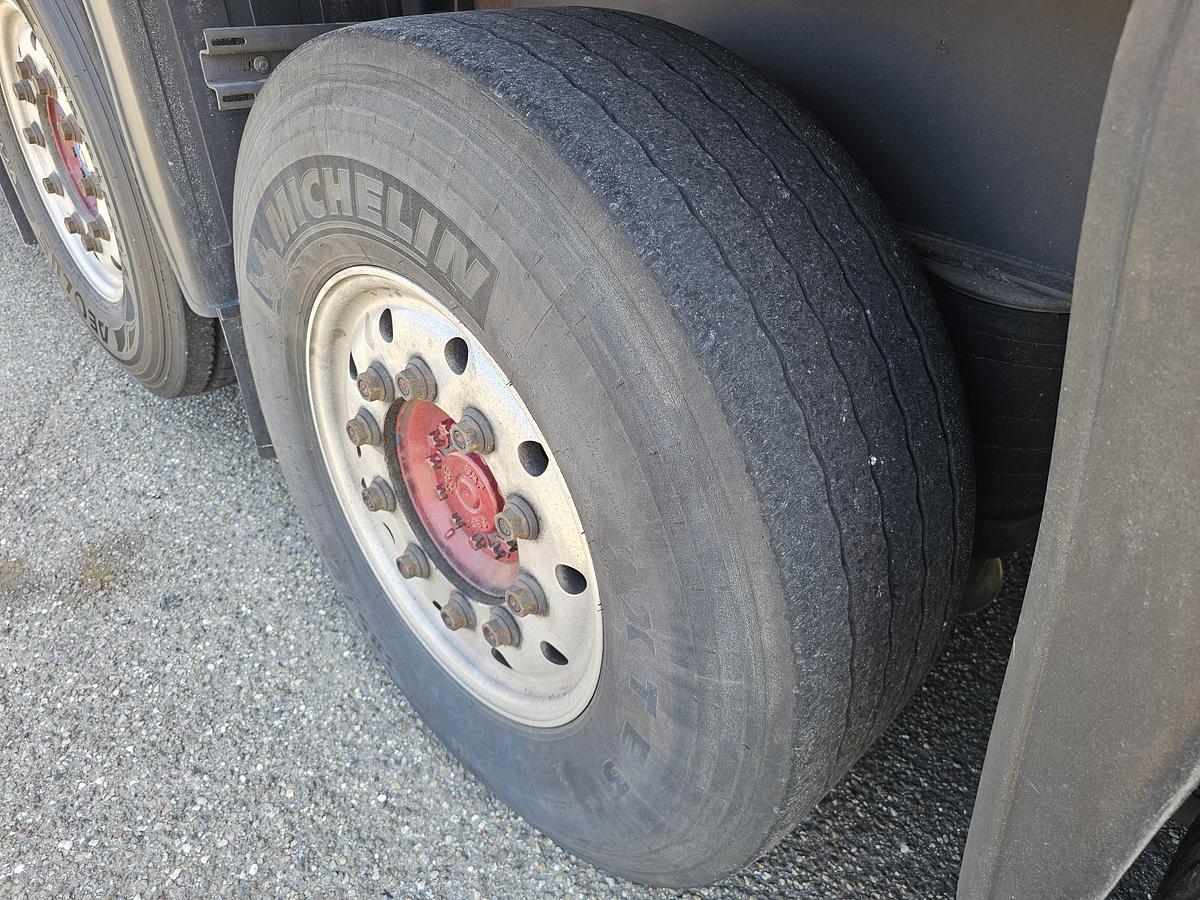 Used 2000 schmitz S01 | SLIDING ROOF | 2 LIFT AXLES| NICE HOLLAND TRAILER| SAF DISC.