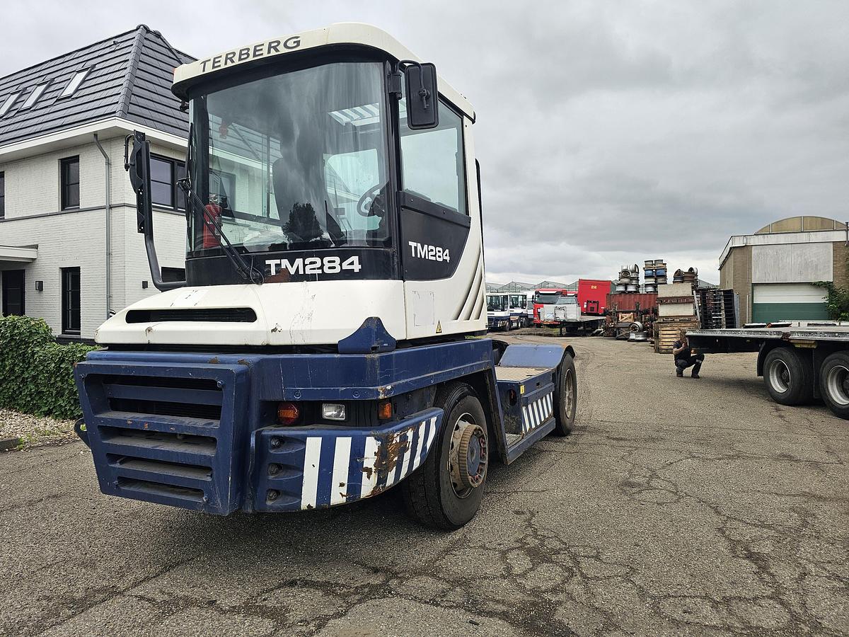 Gebruikt 2017 TERBERG RT283 /TERMINAL TRACTOR 4X4/ TURNING CHAIR. /AUTOMATIC GEAR /19208 HOURS
