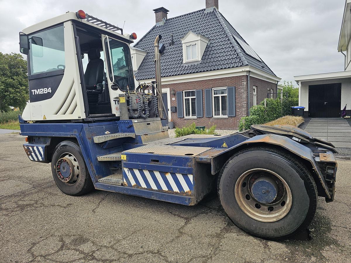 Gebruikt 2017 TERBERG RT283 /TERMINAL TRACTOR 4X4/ TURNING CHAIR. /AUTOMATIC GEAR /19208 HOURS