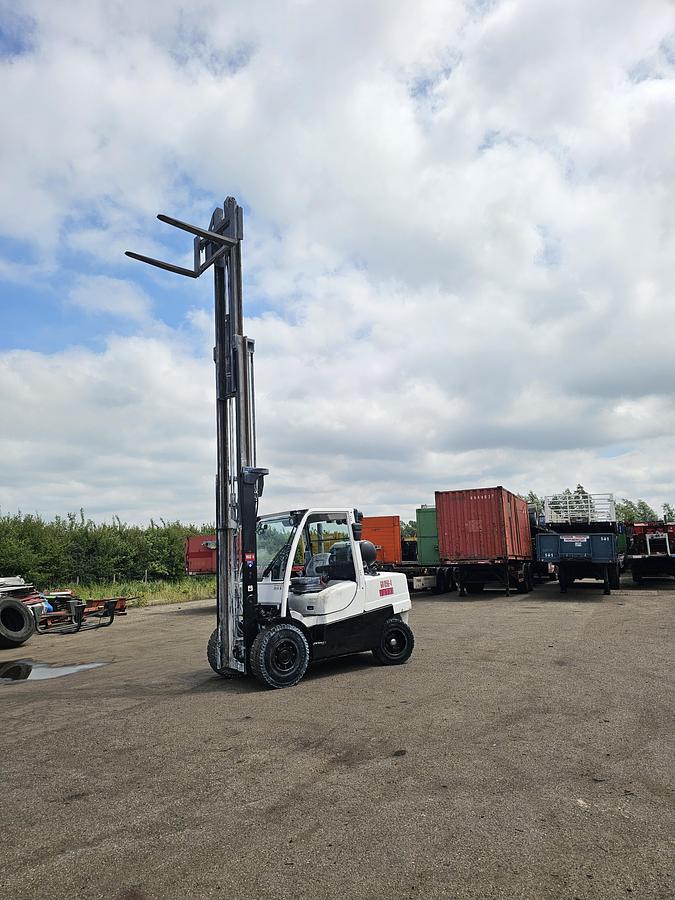 Used 2013 HYSTER H5.5 FT | FORKLIFT| 5.5 TON |60.50 MM HIGH TRIPLE MAST | 8520 KG WEIGHT.