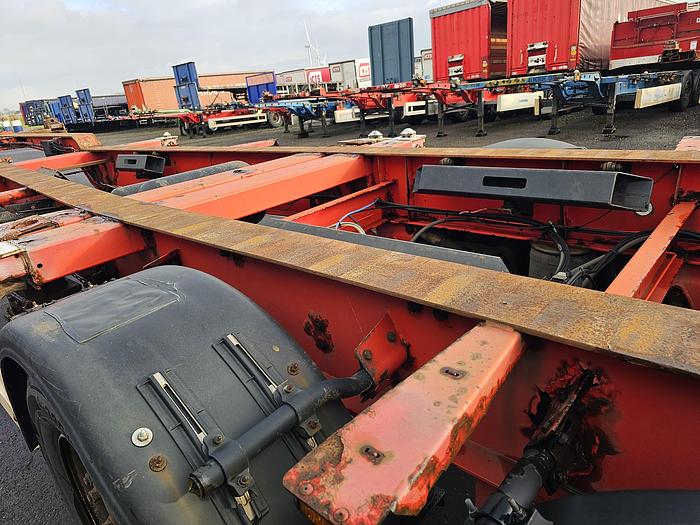 Used 2004 Krone| Sd 27| fixed chassis | 40 ft 2 x20 ft | light weight | 4870 kg.