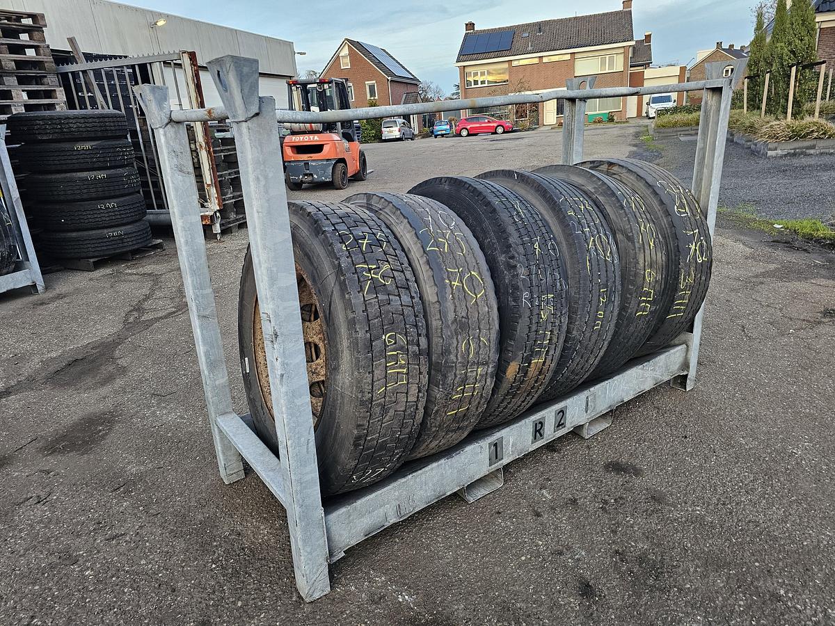 Gebruikt 2005 DIVERS TRAILER TIRE. 275/70 R 22.5
